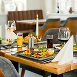 מלון Roca Restaurant Und