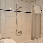מלון Roca Restaurant Und *