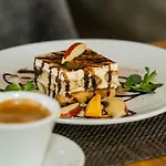מלון Roca Restaurant Und *