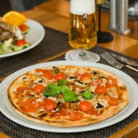 Roca Restaurant Und 酒店
