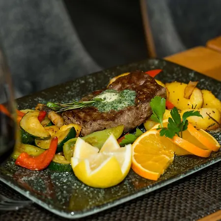 Hotel Roca Restaurant Und