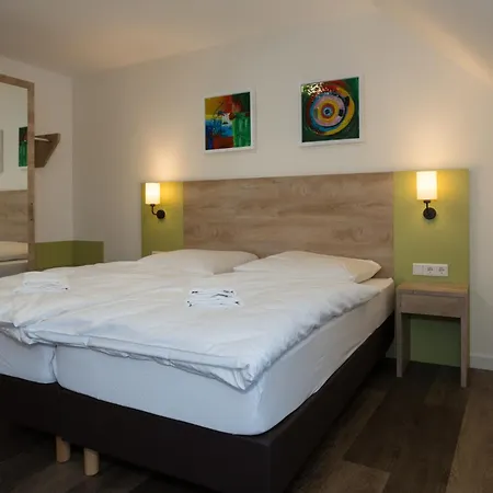 Roca Restaurant Und *