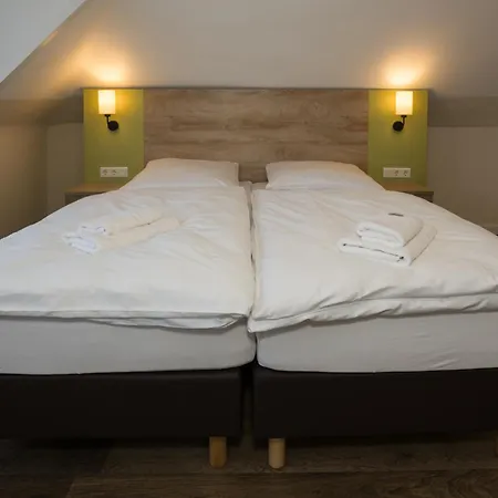 فندق Roca Restaurant Und *