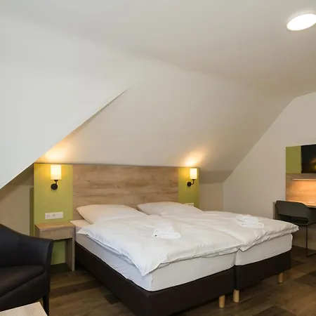 Roca Restaurant Und Hotel