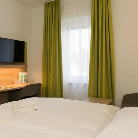 Roca Restaurant Und فندق Bommersheim