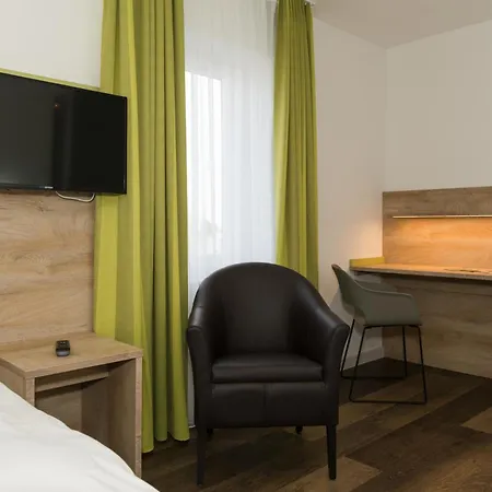 Roca Restaurant Und *