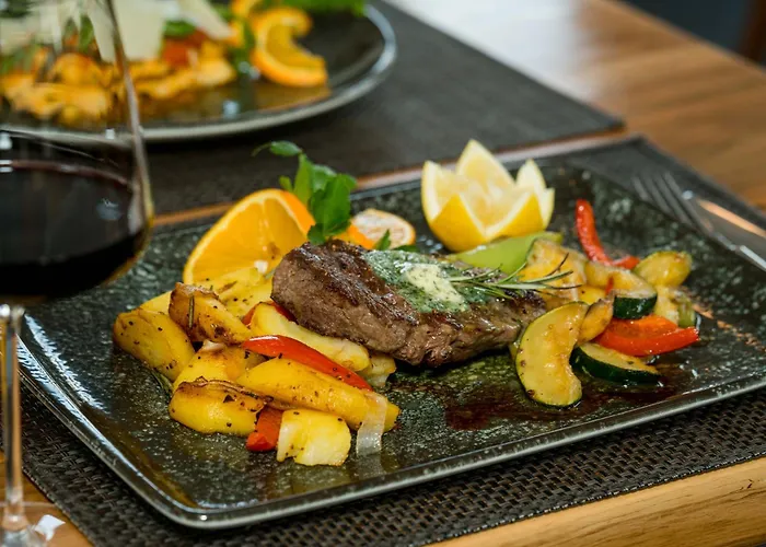 Roca Restaurant Und *