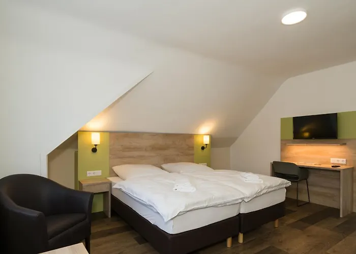 Roca Restaurant Und Hotel