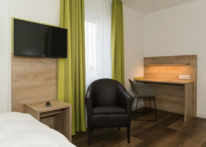 Roca Restaurant Und *